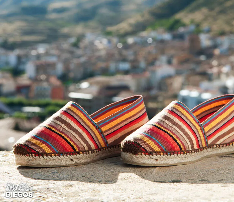 Alpargatas rayas rojas