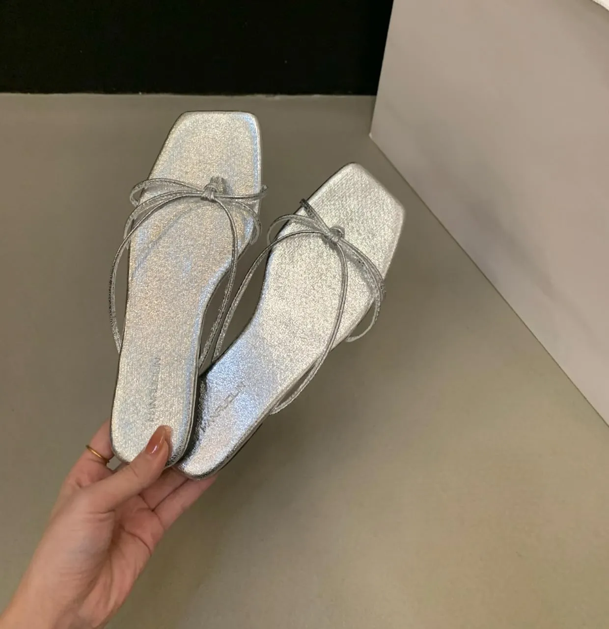 French flat-bottomed flip-flops fairy shoes wear 2024 new summer beach sandals silver sandals,Wear-resistant and lightweight, skin-friendly, breathable and comfortable