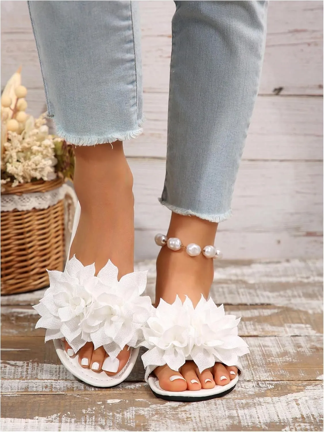 GORGLITTER Women's Flower Sandals 3D Floral Flat Sandals Open Toe Slippers Comfy Lightweight Summer Beach Sandals