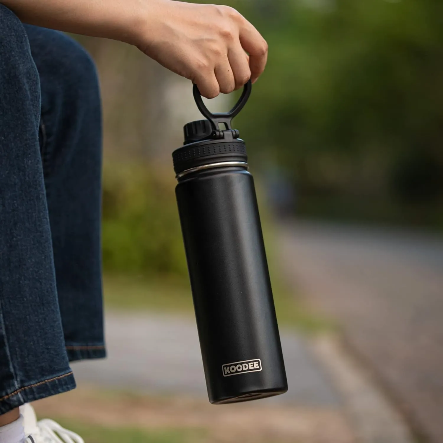 Koodee Insulated Water Bottle, 22 oz Stainless Steel Double Wall Vacuum Wide Mouth Sport Bottle with Leakproof Spout Lid (Black)