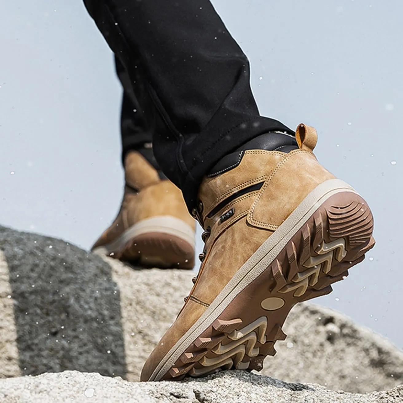 Snow shoes for men snow boots winter boots cold weather boots waterproof winter boots lightweight climbing shoes autumn winter lace-up boots thick soles cotton shoes snow shoes Father's Day outdoor