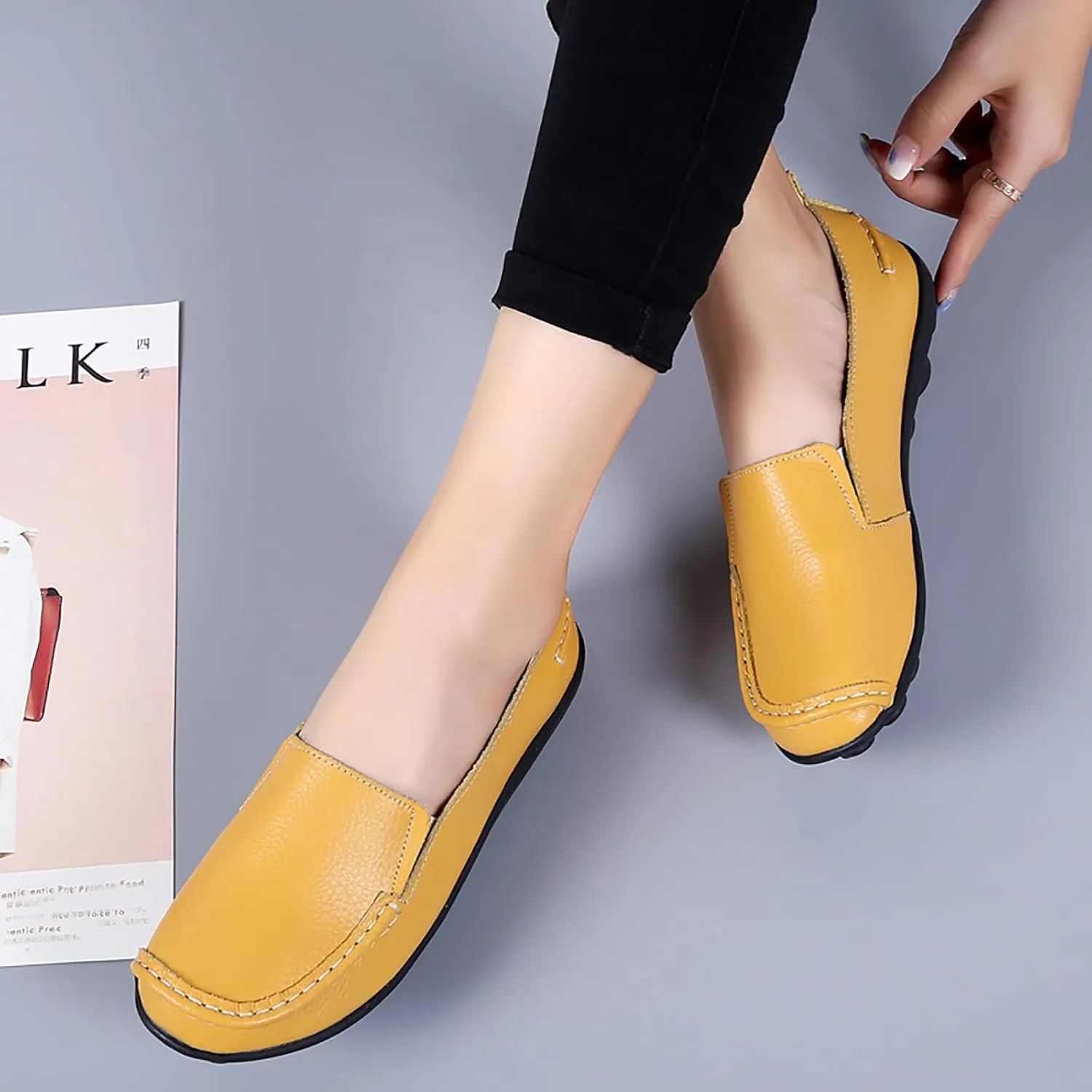 Sunporx Women's Casual Loafers Comfortable Slip on Moccasins Leather Flats Shoes Casual Walking Driving Loafers