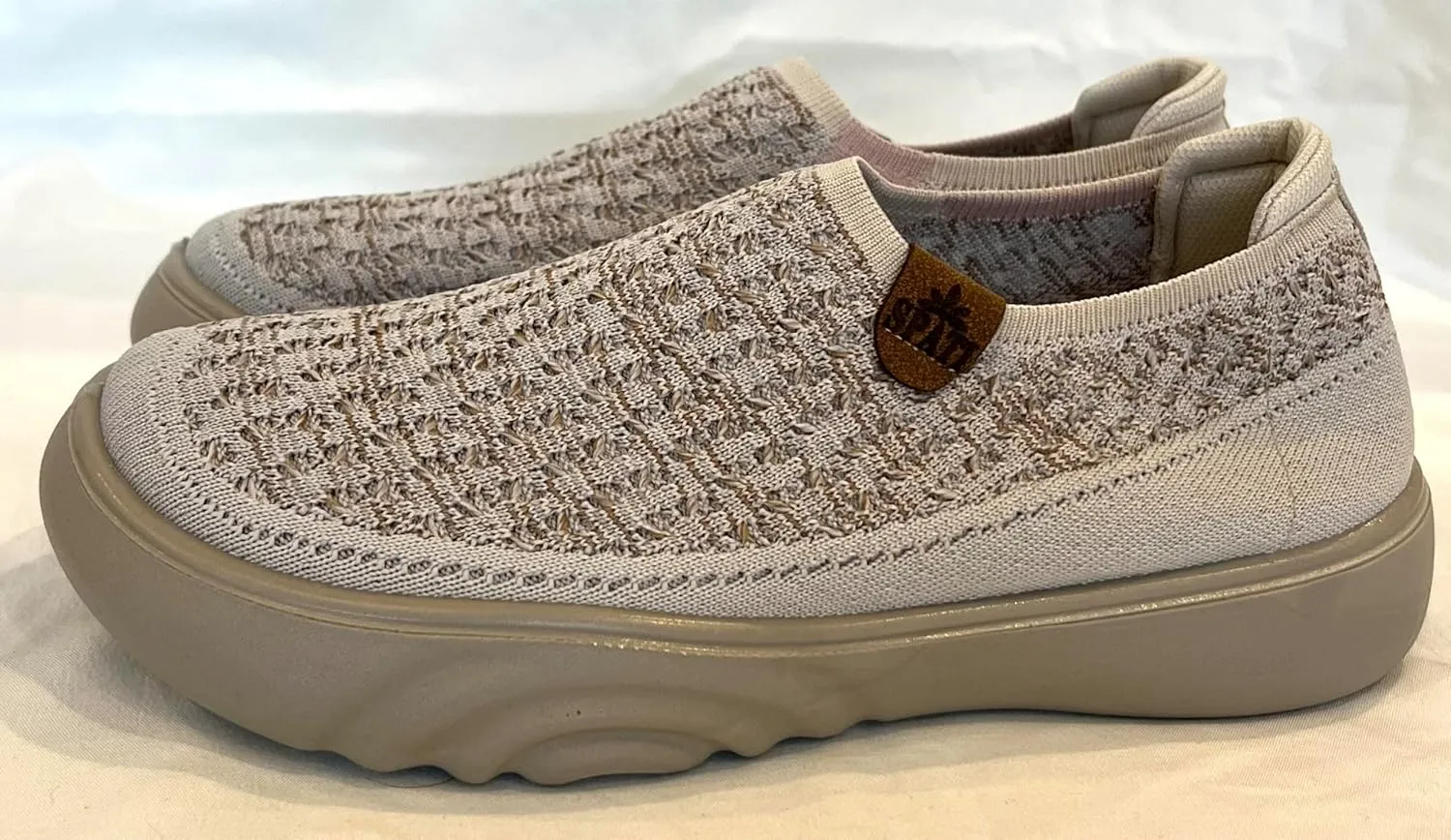 Women's Comfortable Mesh Breathable Slip-On Shoes Sneakers, Lightweight, Anti-Slip Thick Sole Flat Shoes for Travel & Walking, Casual Loafers for Spring, Summer, and Autumn