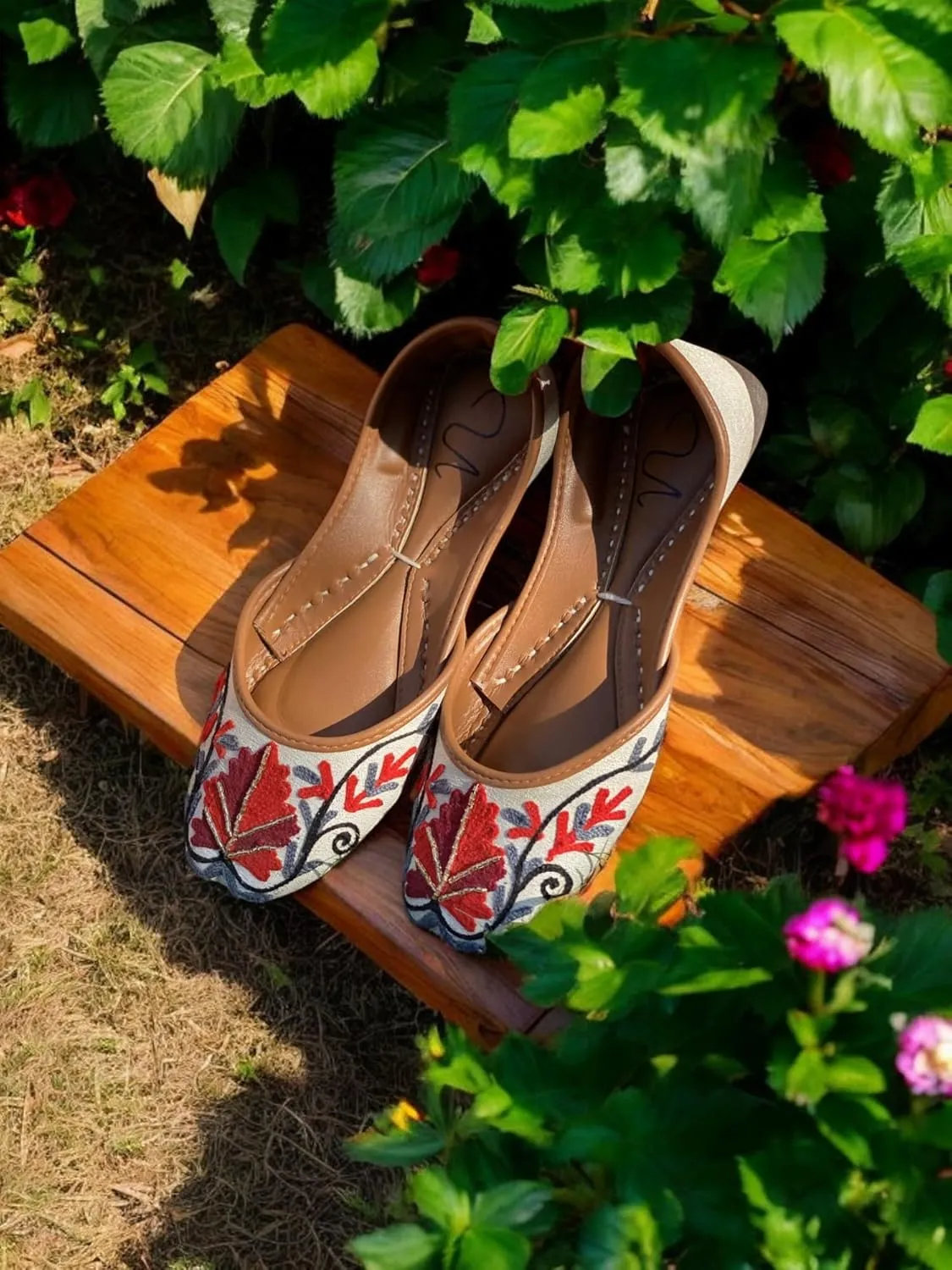 Women’s Kashmiri Shoes Embroidered Khussa Festive Jutti Ballet Flats